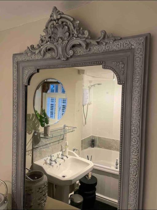 Entire Georgian Luxury Home - 3 Storey- High St Henley-In-Arden -Two Bedrooms-Sleeps 4 Exterior foto